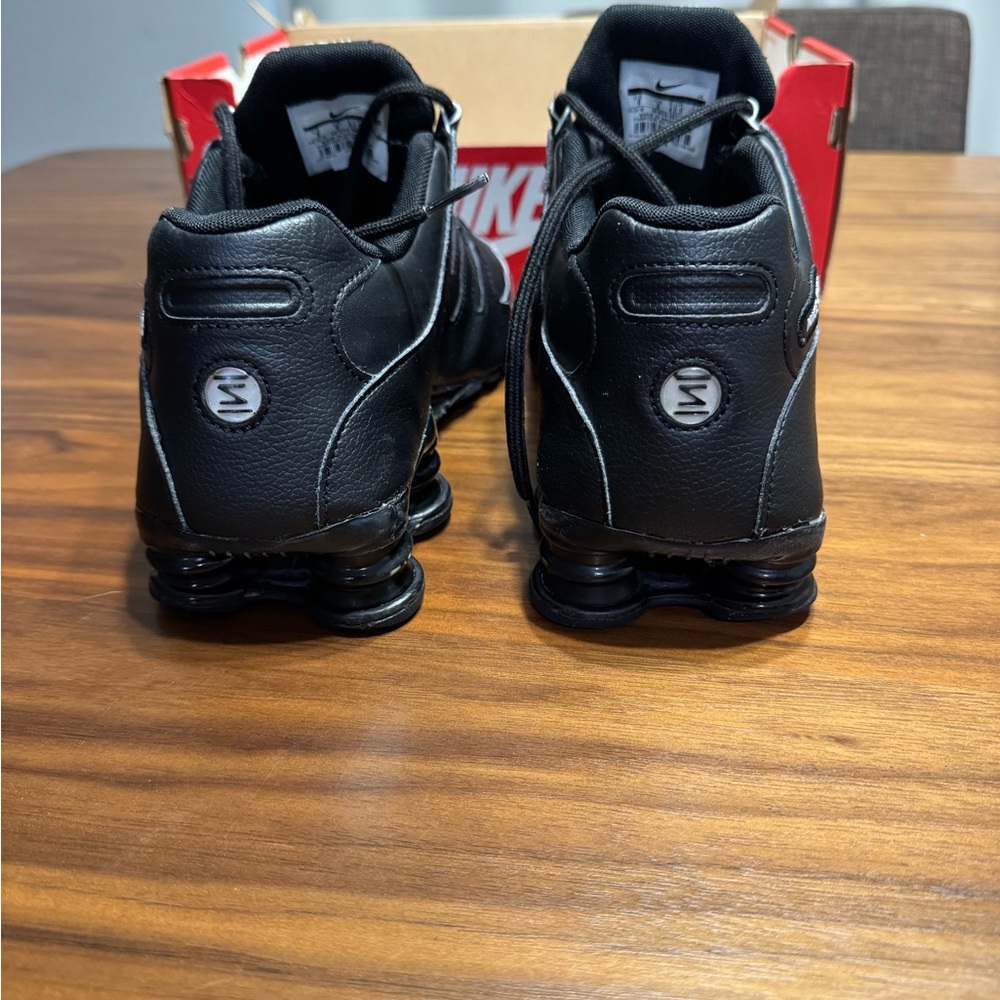 NIKE SHOX NZ EU w/original box

Shoes are in excellent condition. - Picture 5 of 8